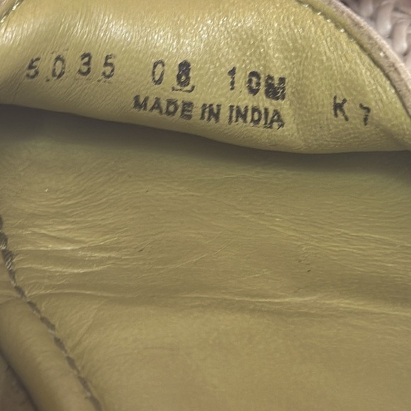 SOUTHWEST MOCCASIN CO. Cream Beige and Turquoise Moccasin Size 10 - Picture 9 of 10